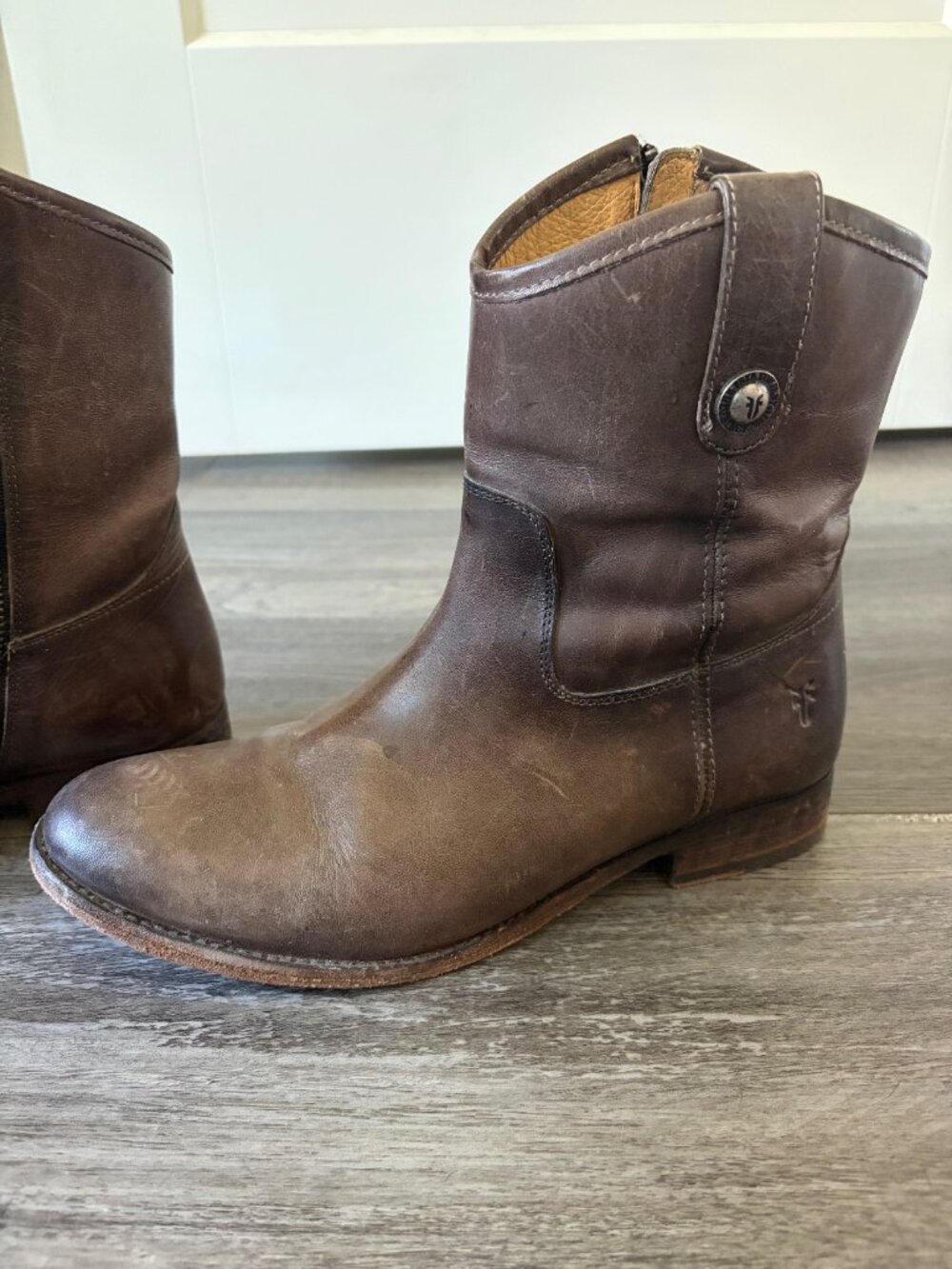 FRYE Melissa Button Short Brown Leather Boots Women’s 9 Style 3477908 - Picture 4 of 9